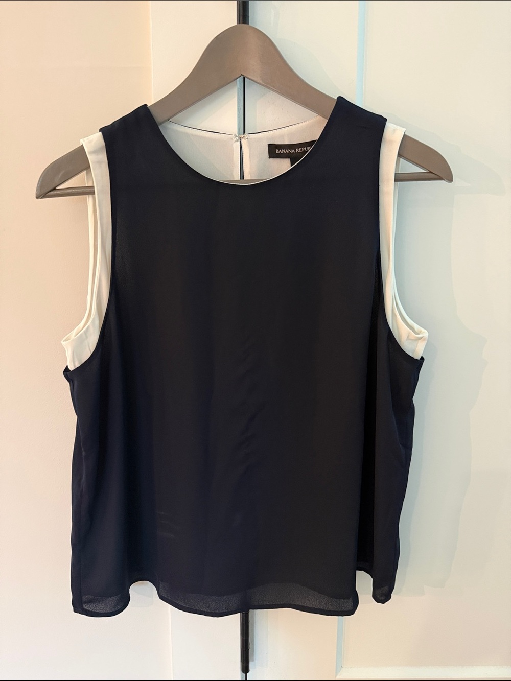 Banana Republic Navy and White Layered Sleeveless Shell, Size Small
